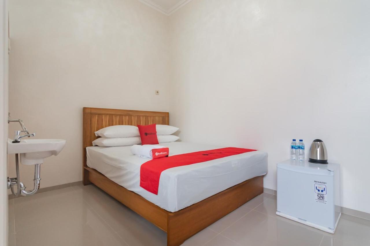 Reddoorz Syariah Plus @ Perintis Guesthouse Tasikmalaya Buitenkant foto