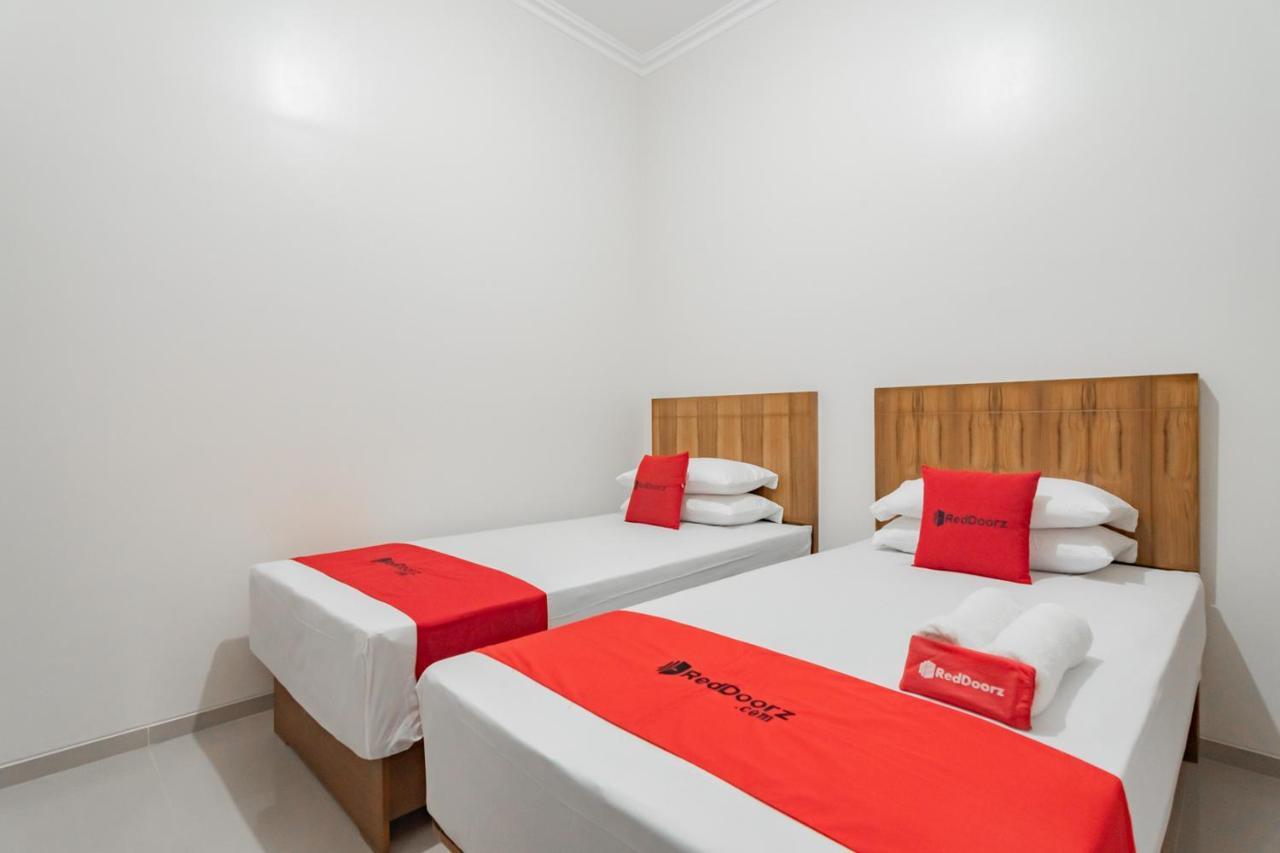 Reddoorz Syariah Plus @ Perintis Guesthouse Tasikmalaya Buitenkant foto