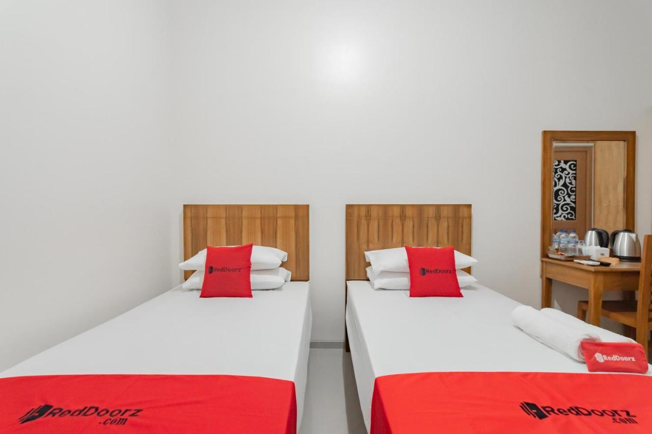Reddoorz Syariah Plus @ Perintis Guesthouse Tasikmalaya Buitenkant foto